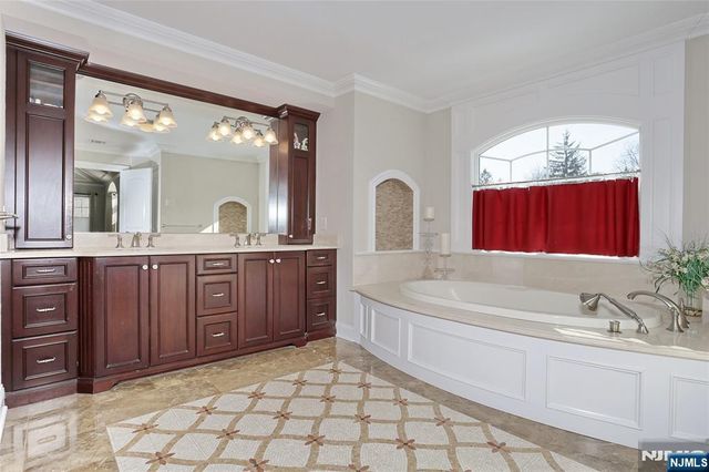 3 London Court, Woodcliff Lake, NJ 07677