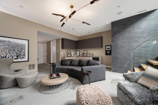 1756 W Wabansia Avenue, Chicago, IL 60622