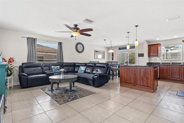 8517 43RD AVENUE W, Bradenton, FL 34209