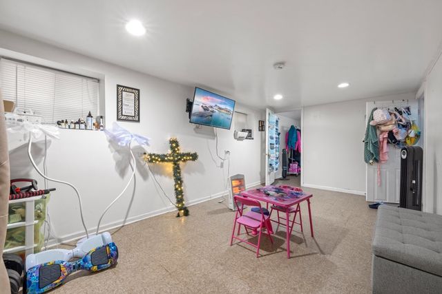 5349 W Fletcher Street, Chicago, IL 60641
