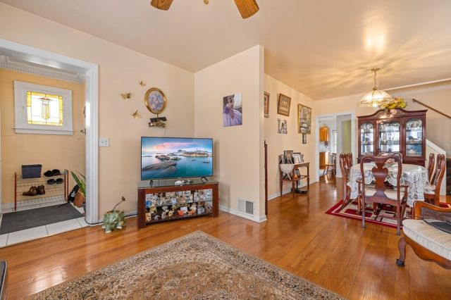 5349 W Fletcher Street, Chicago, IL 60641