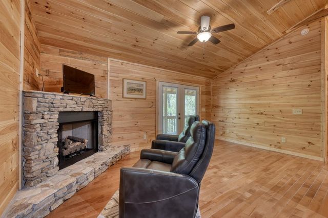 100 Fern Cove Lane, Murphy, NC 28906