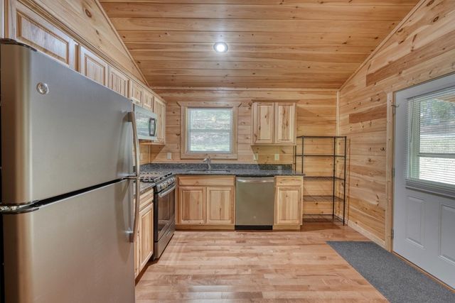 100 Fern Cove Lane, Murphy, NC 28906