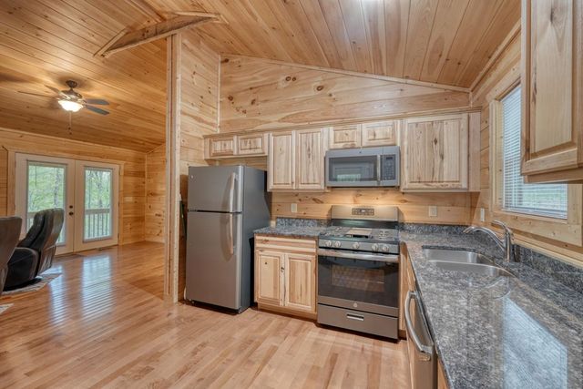 100 Fern Cove Lane, Murphy, NC 28906