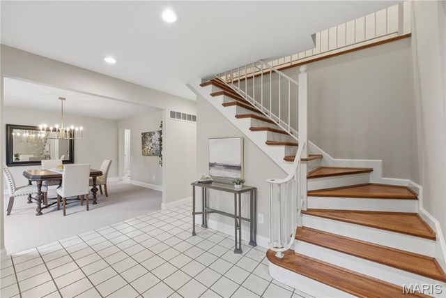 12142 Royal Valley Drive, Creve Coeur, MO 63141
