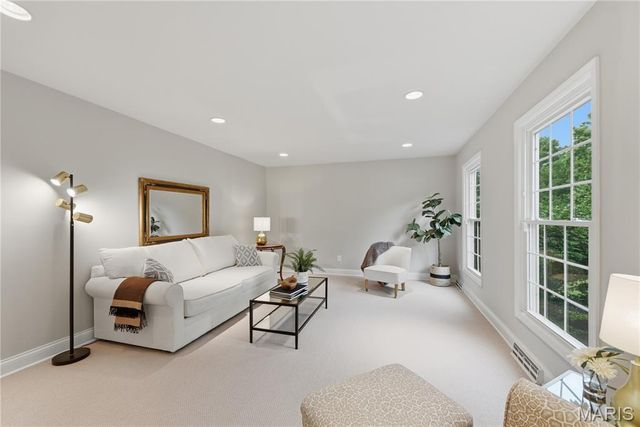 12142 Royal Valley Drive, Creve Coeur, MO 63141