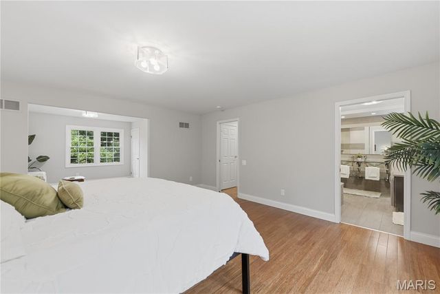 12142 Royal Valley Drive, Creve Coeur, MO 63141