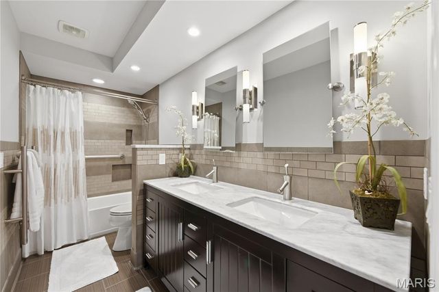 12142 Royal Valley Drive, Creve Coeur, MO 63141