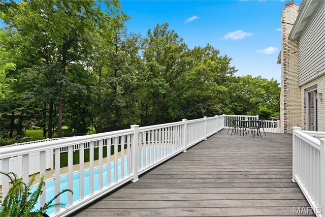 12142 Royal Valley Drive, Creve Coeur, MO 63141