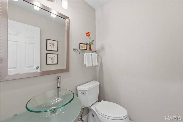 12142 Royal Valley Drive, Creve Coeur, MO 63141