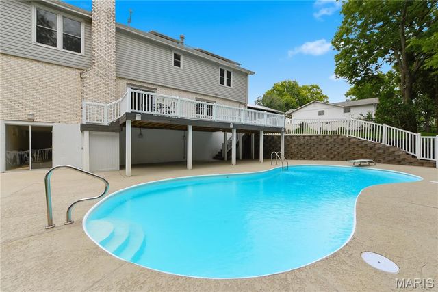 12142 Royal Valley Drive, Creve Coeur, MO 63141