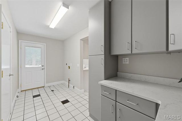 12142 Royal Valley Drive, Creve Coeur, MO 63141