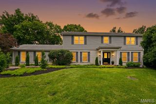 12142 Royal Valley Drive, Creve Coeur, MO 63141