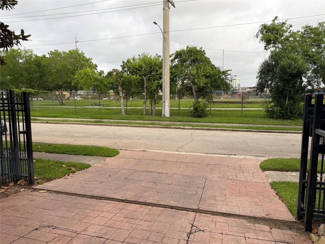 1537 Haddon Street, Houston, TX 77006