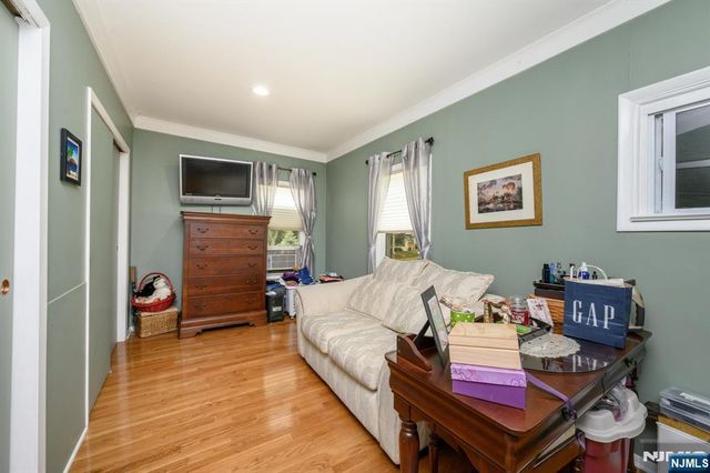 147 Claremont Avenue, Verona, NJ 07044