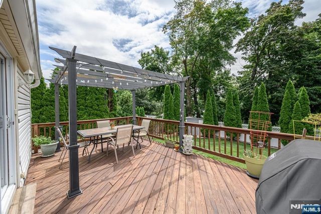 147 Claremont Avenue, Verona, NJ 07044