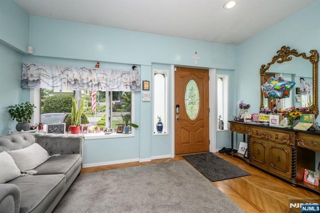 147 Claremont Avenue, Verona, NJ 07044