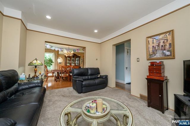147 Claremont Avenue, Verona, NJ 07044