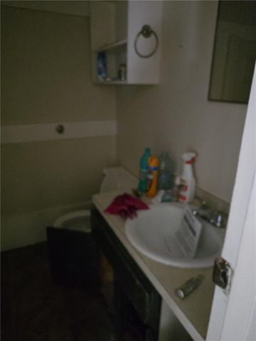 316 E 5th Street, Tonganoxie, KS 66086