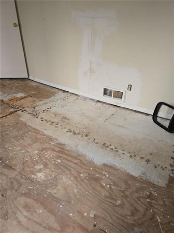 316 E 5th Street, Tonganoxie, KS 66086