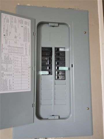 316 E 5th Street, Tonganoxie, KS 66086