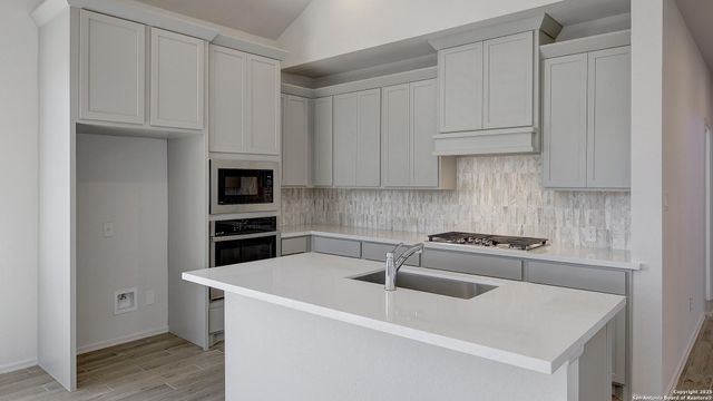 1556 Alsatian Avenue, San Antonio, TX 78253