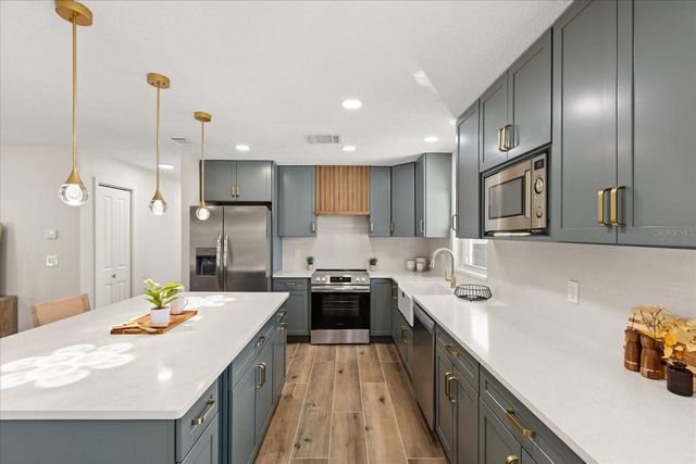 310 E GULLEY AVENUE, Oakland, FL 34760