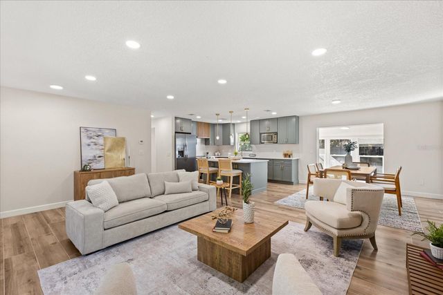 310 E GULLEY AVENUE, Oakland, FL 34760