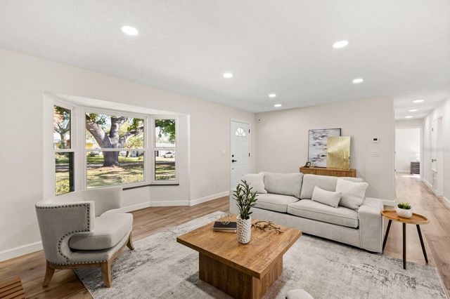 310 E GULLEY AVENUE, Oakland, FL 34760