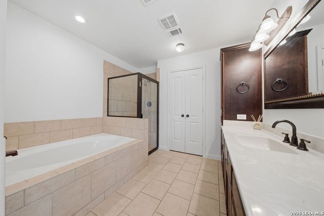 12897 La Vernia Rd, St Hedwig, TX 78152