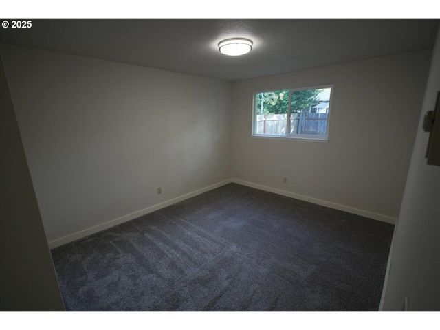 2419 Se ERMINE St, Albany, OR 97322