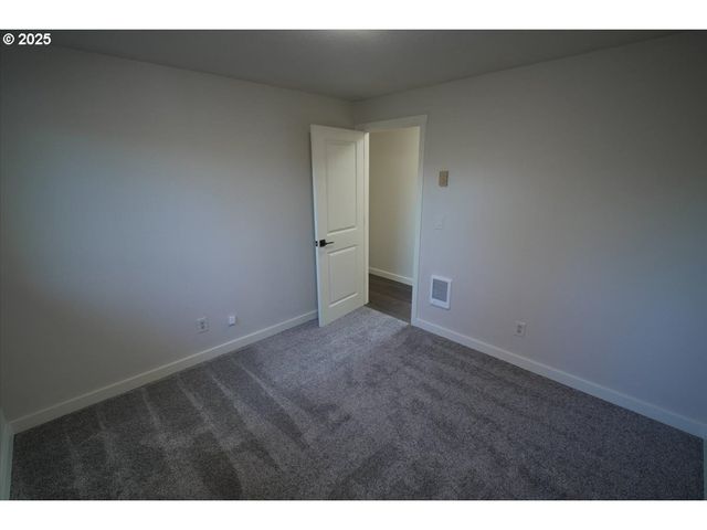 2419 Se ERMINE St, Albany, OR 97322