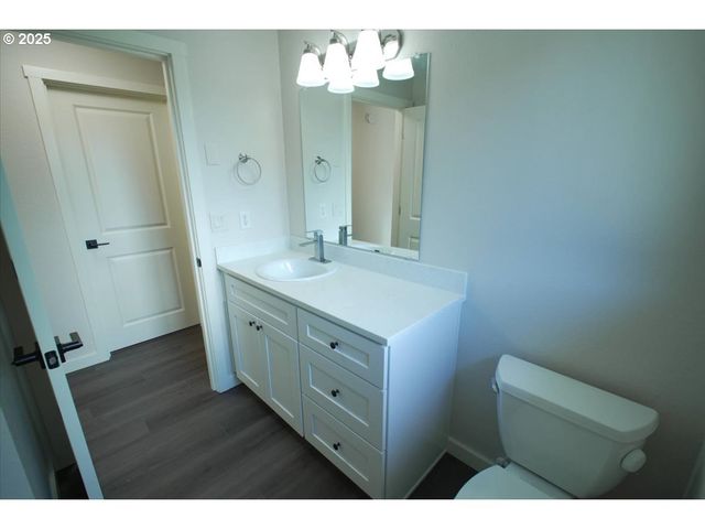 2419 Se ERMINE St, Albany, OR 97322