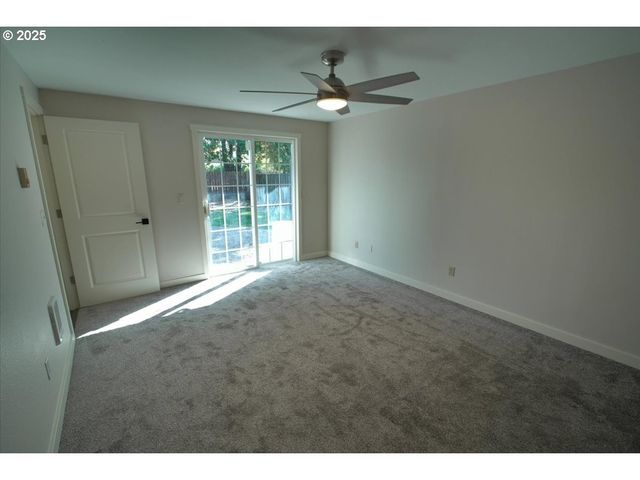 2419 Se ERMINE St, Albany, OR 97322