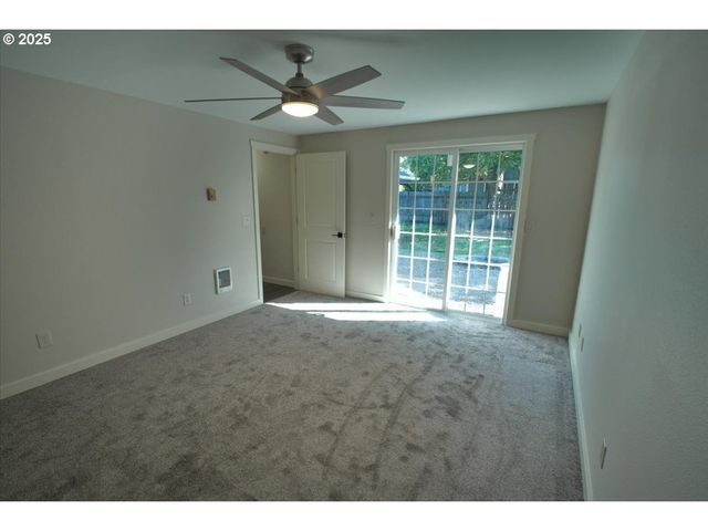 2419 Se ERMINE St, Albany, OR 97322