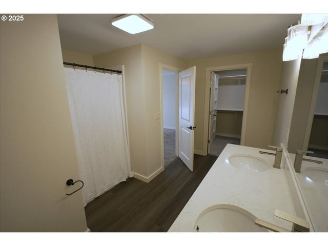 2419 Se ERMINE St, Albany, OR 97322