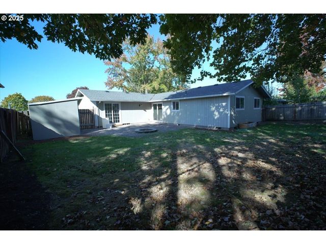 2419 Se ERMINE St, Albany, OR 97322