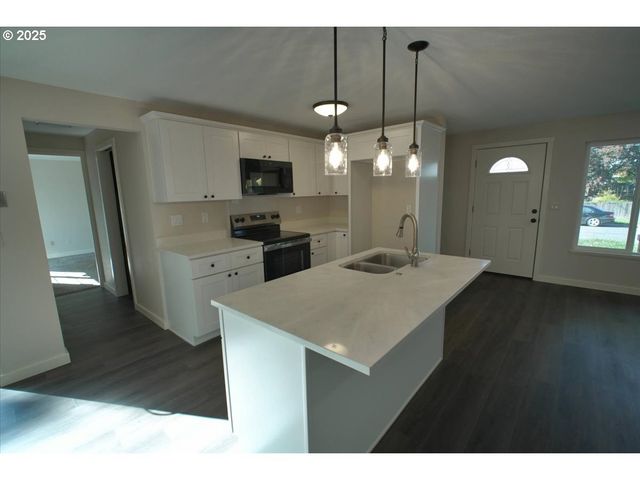 2419 Se ERMINE St, Albany, OR 97322