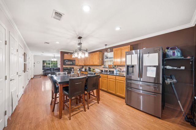 902 Travis Avenue, Alvarado, TX 76009
