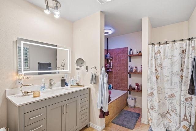 902 Travis Avenue, Alvarado, TX 76009