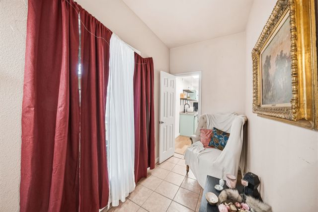 902 Travis Avenue, Alvarado, TX 76009