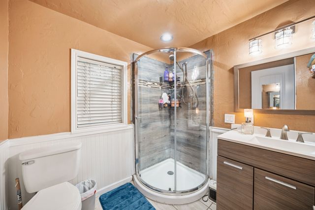 902 Travis Avenue, Alvarado, TX 76009