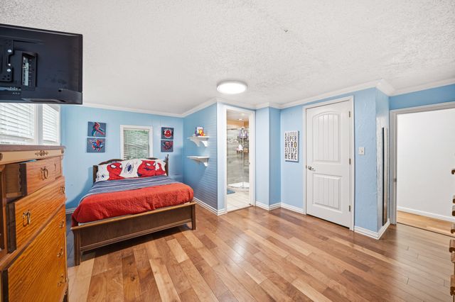 902 Travis Avenue, Alvarado, TX 76009
