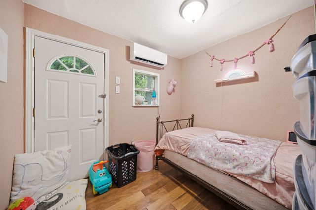 902 Travis Avenue, Alvarado, TX 76009