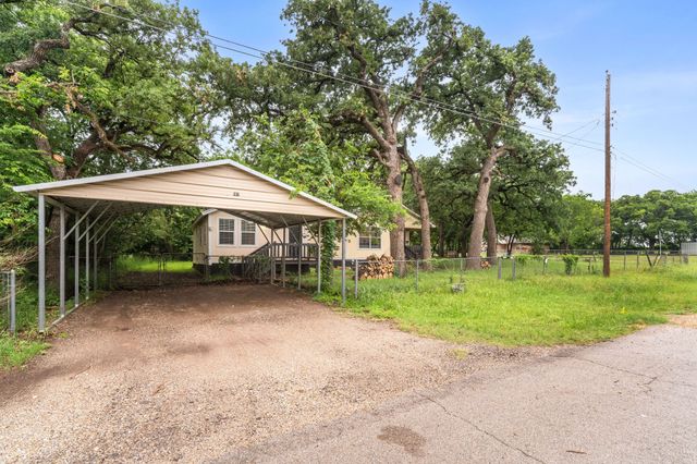 902 Travis Avenue, Alvarado, TX 76009