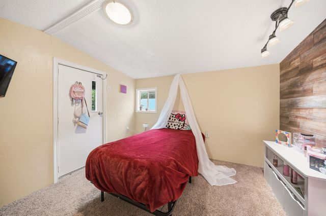 902 Travis Avenue, Alvarado, TX 76009