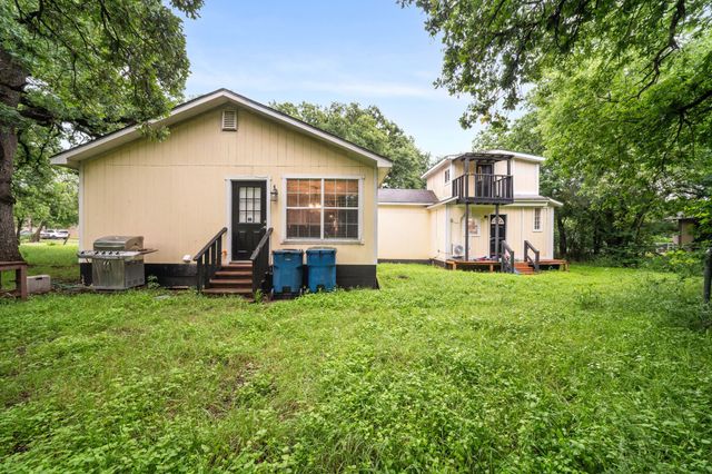 902 Travis Avenue, Alvarado, TX 76009