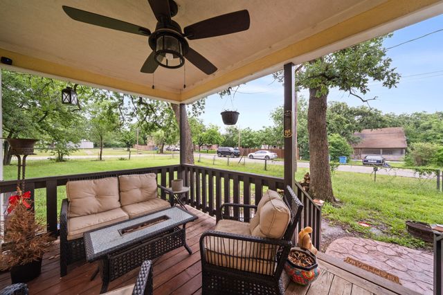 902 Travis Avenue, Alvarado, TX 76009