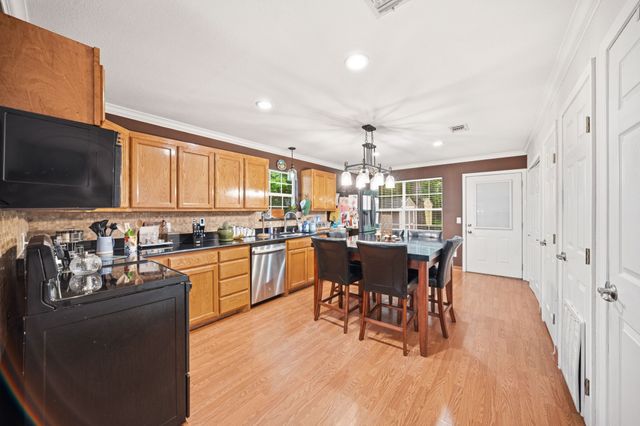 902 Travis Avenue, Alvarado, TX 76009
