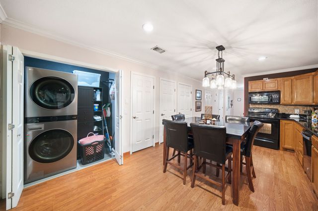 902 Travis Avenue, Alvarado, TX 76009